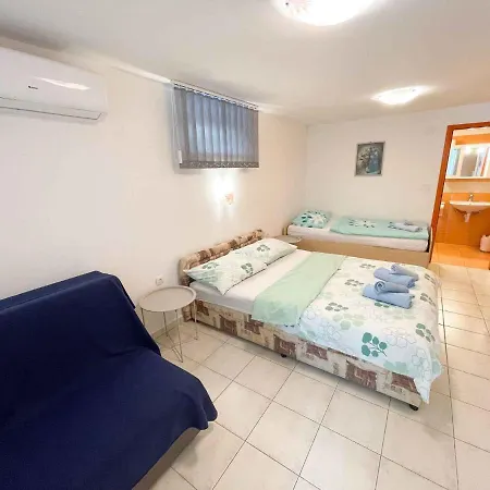 In 42053 Apartment *