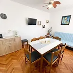 Apartmán In 42053 *